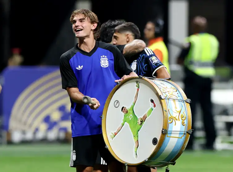 Soccer Football - FIFA World Cup 2026 - Semi Final - England v Argentina - Atlanta Stadium, Atlanta, Georgia, U.S. - July 15, 2026 Argentina's Nico Paz celebrates with a Emiliano Martinez themed drum after the match as Argentina qualify for the final of the World Cup REUTERS/Amanda Perobelli