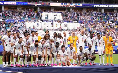 MIAMI GARDENS, FLORIDA - JULY 18: Players of England pose for the photo after receiving their third place medals following the 2026 FIFA World Cup bronze-final match between France and England at Miami Stadium in Miami Gardens, Florida, United States, on July 18, 2026. Jose Hernandez / AnadoluNo Use USA No use UK No use Canada No use France No use Japan No use Italy No use Australia No use Spain No use Belgium No use Korea No use South Africa No use Hong Kong No use New Zealand No use Turkey